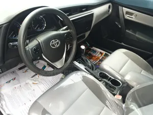 Toyota Corolla LE 2020 Silver