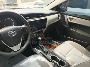 Toyota Corolla LE 2020 Silver