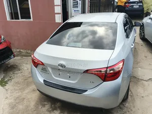 Toyota Corolla LE 2020 Silver