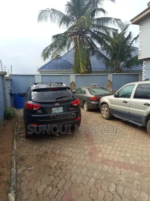 3bdrm Block of Flats in Silver Estate Idimu for sale