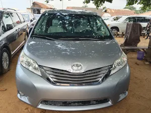 Toyota Sienna XLE AWD 7-Passenger 2013 Gray