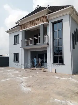 3bdrm Apartment in Ologuneru for rent