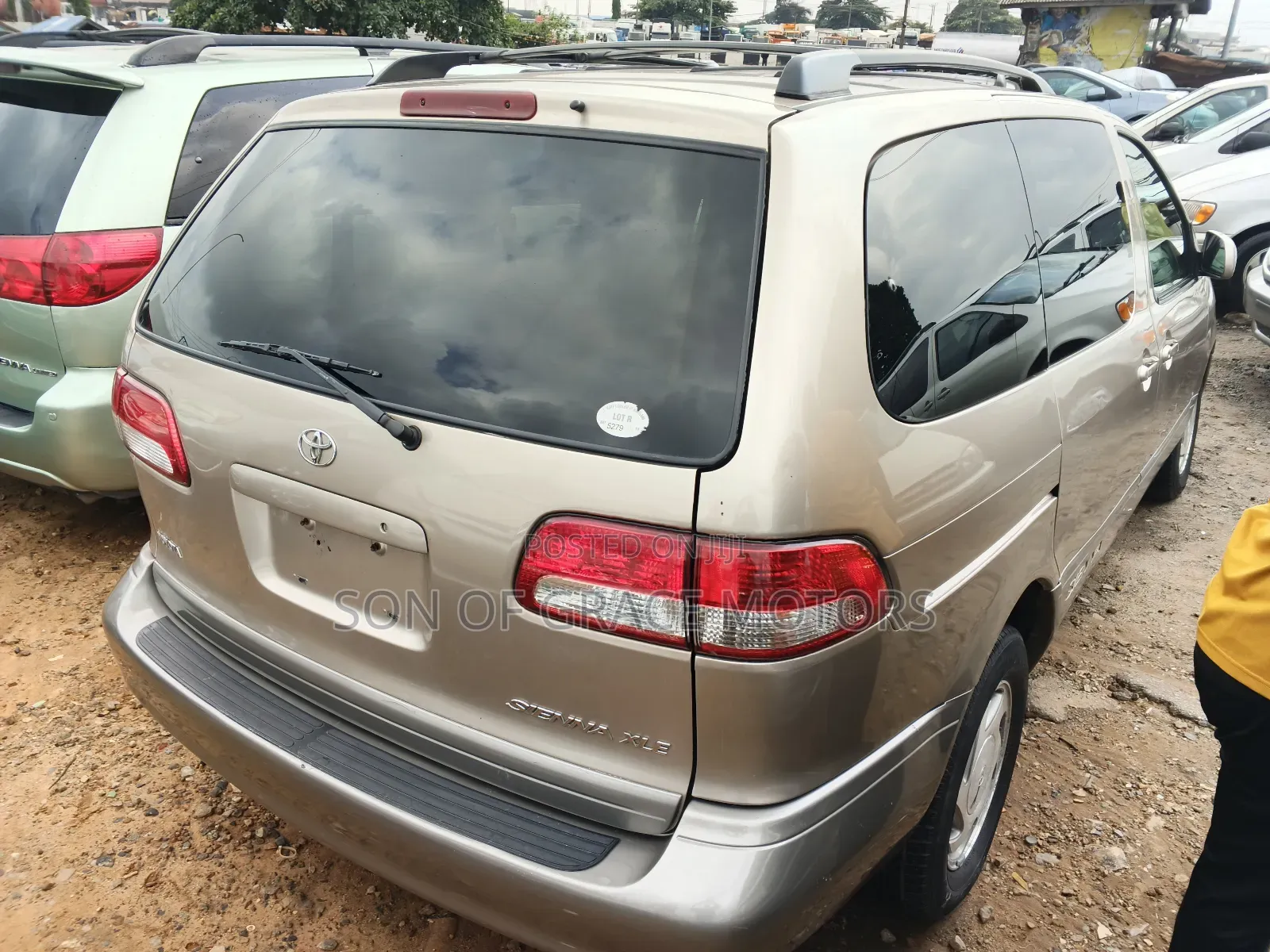 Toyota Sienna LE 2003 Gold