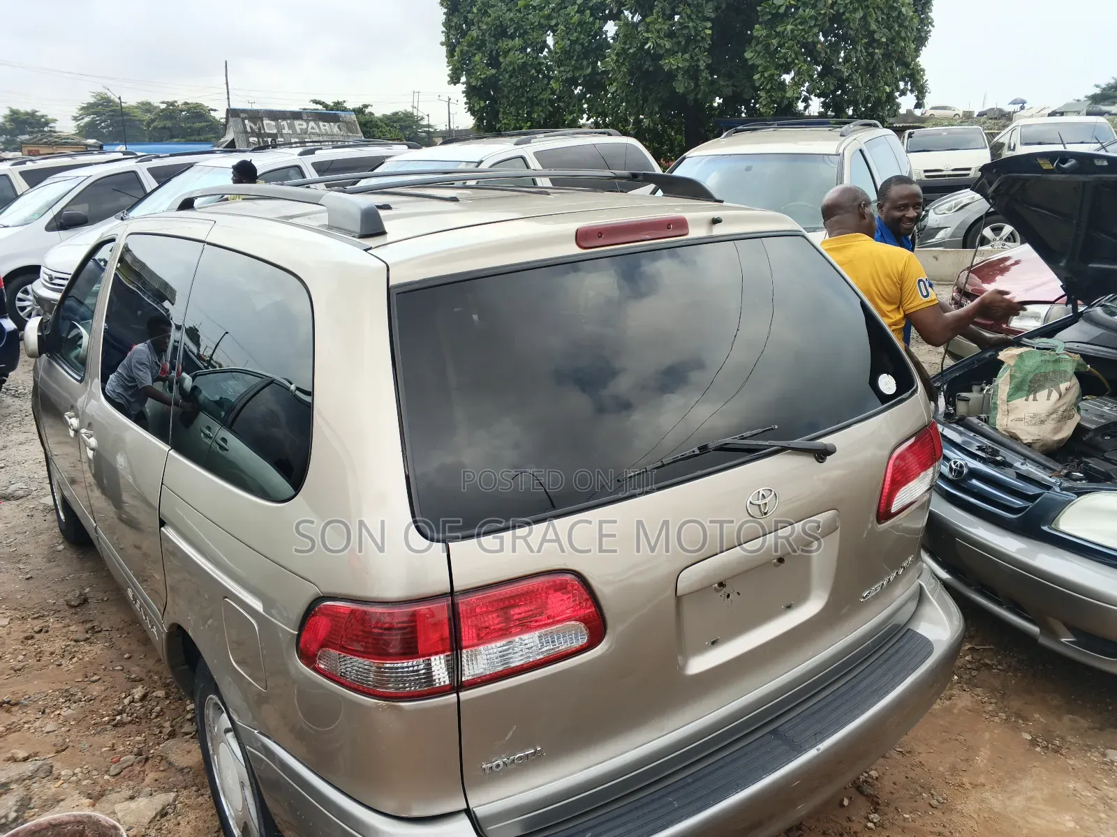 Toyota Sienna LE 2003 Gold
