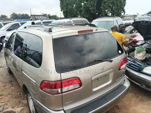 Toyota Sienna LE 2003 Gold
