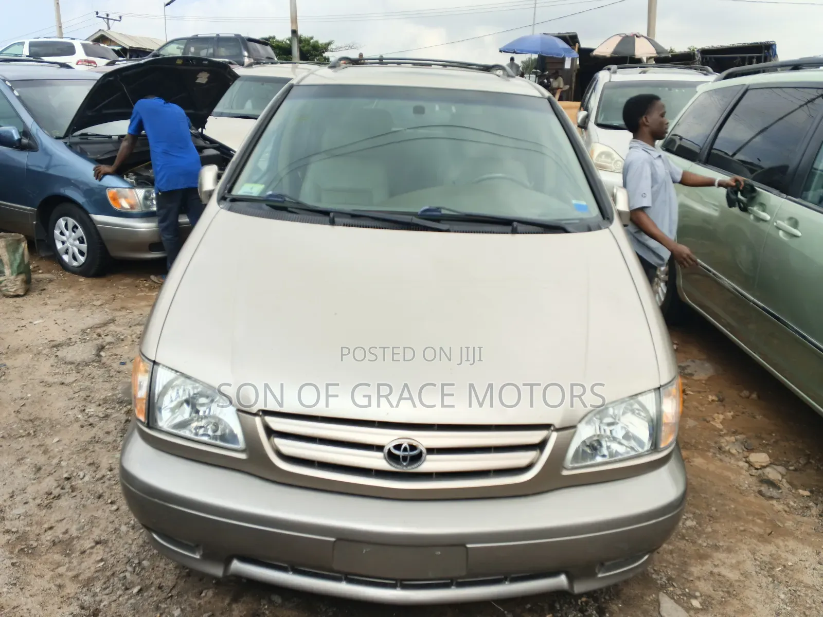Toyota Sienna LE 2003 Gold