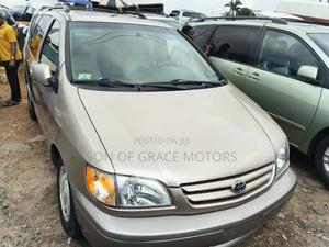 Toyota Sienna LE 2003 Gold