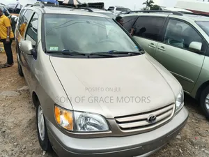 Toyota Sienna LE 2003 Gold