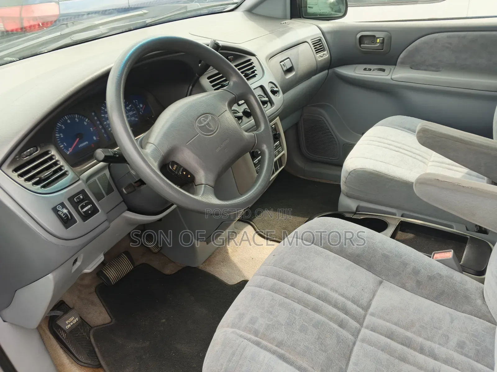 Toyota Sienna LE 2003 Silver