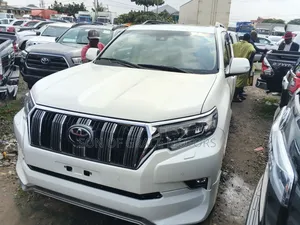 Toyota Land Cruiser Prado 4.0 2023 White