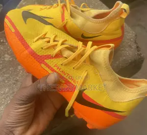 Nike, Adidas Akube Football Boot