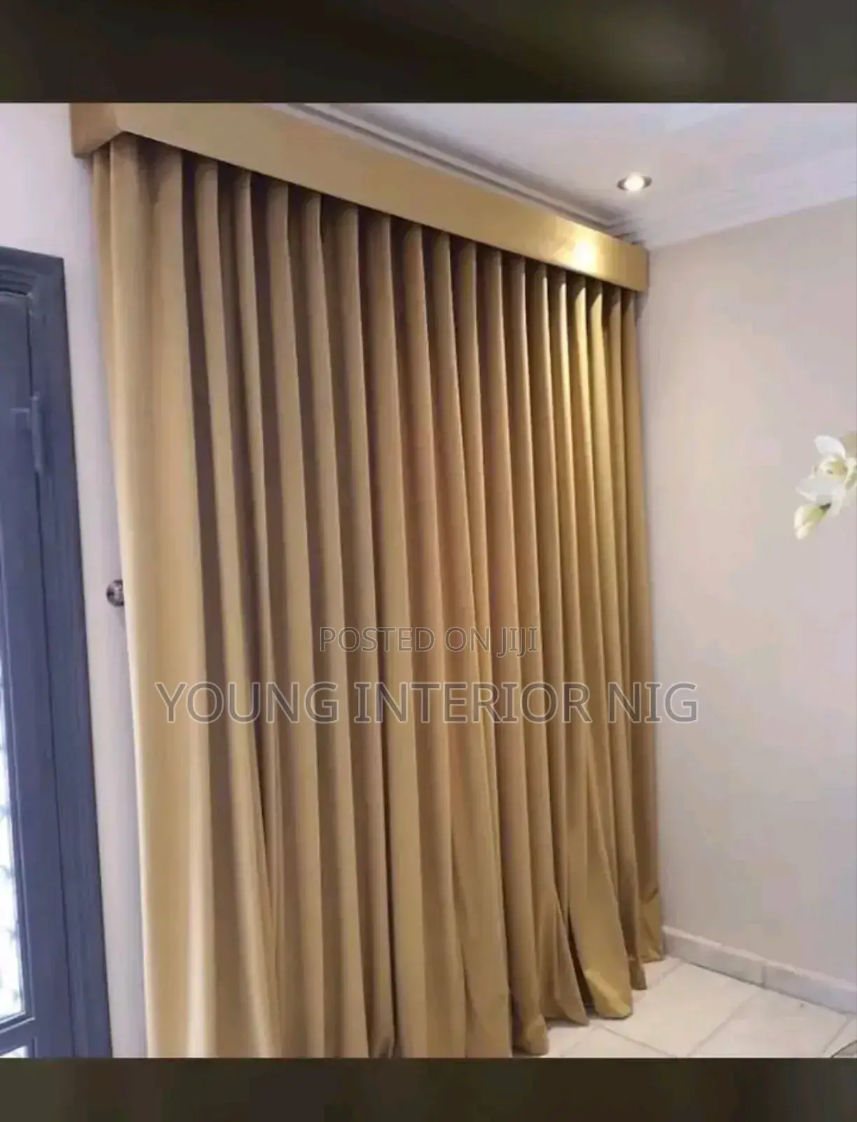 Curtains/Window Blinds