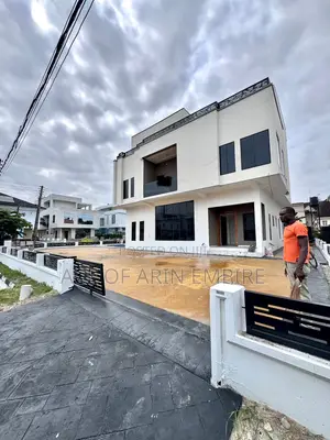 5bdrm Duplex in Osapa London for sale