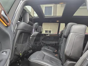 Mercedes-Benz GL-Class GL550 4MATIC 4dr SUV AWD (4.7L 8cyl Turbo 7A)