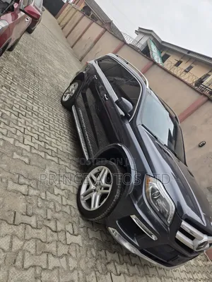 Mercedes-Benz GL-Class GL550 4MATIC 4dr SUV AWD (4.7L 8cyl Turbo 7A)