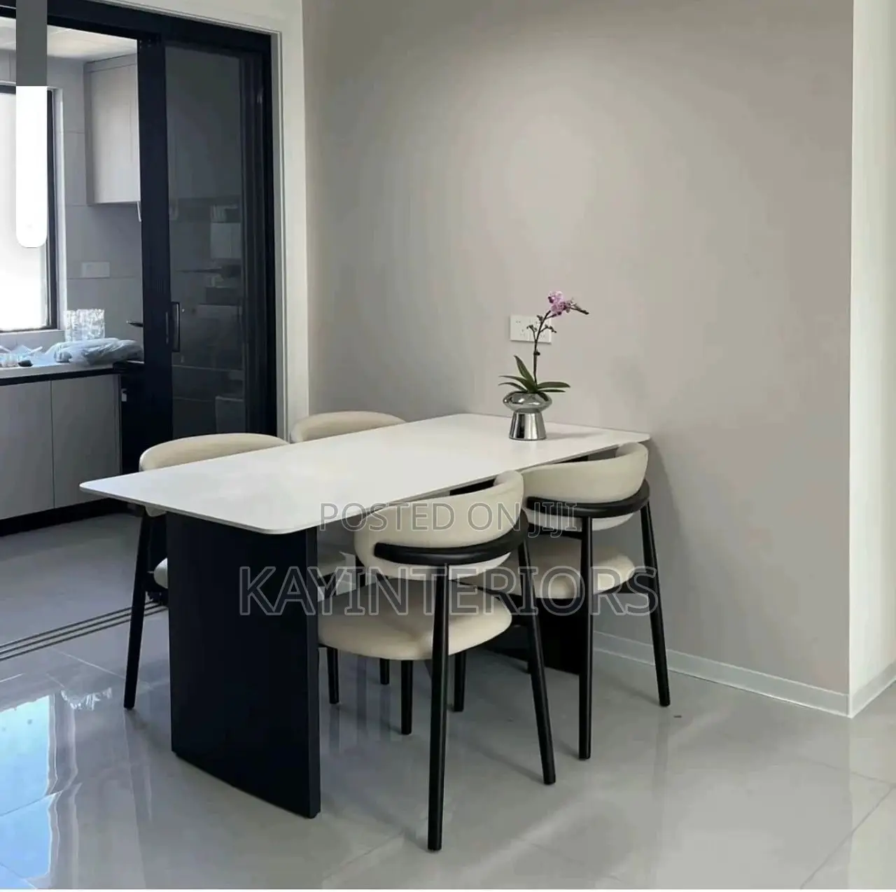 High 4 Seaters Dinning Set