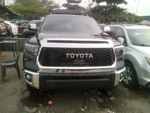 Toyota Sequoia Platinum 4dr SUV (5.7L 8cyl 6A) 2014 Black