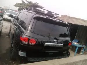Toyota Sequoia Platinum 4dr SUV (5.7L 8cyl 6A) 2014 Black