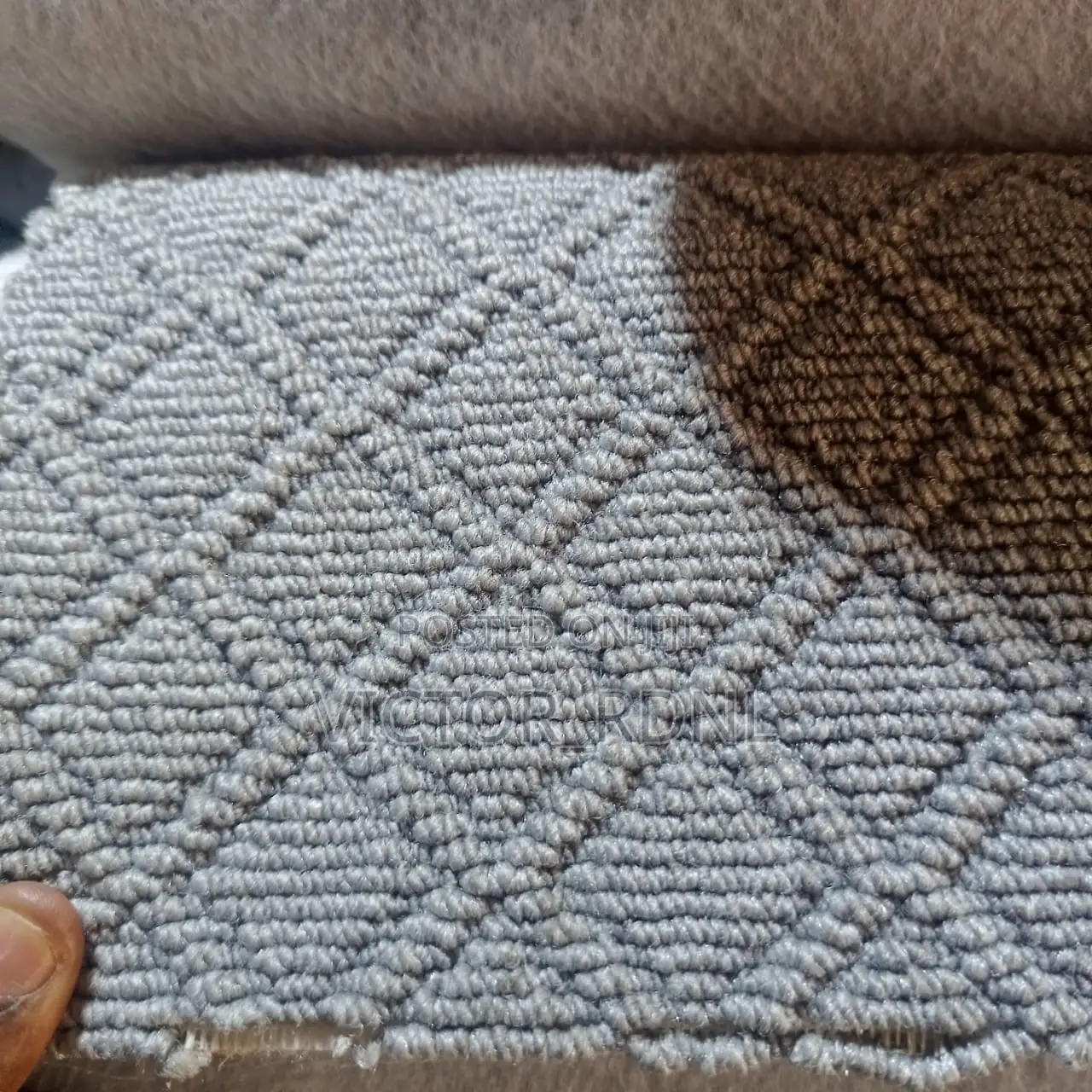 Luxurious Foreign Wall to Wall Rug
