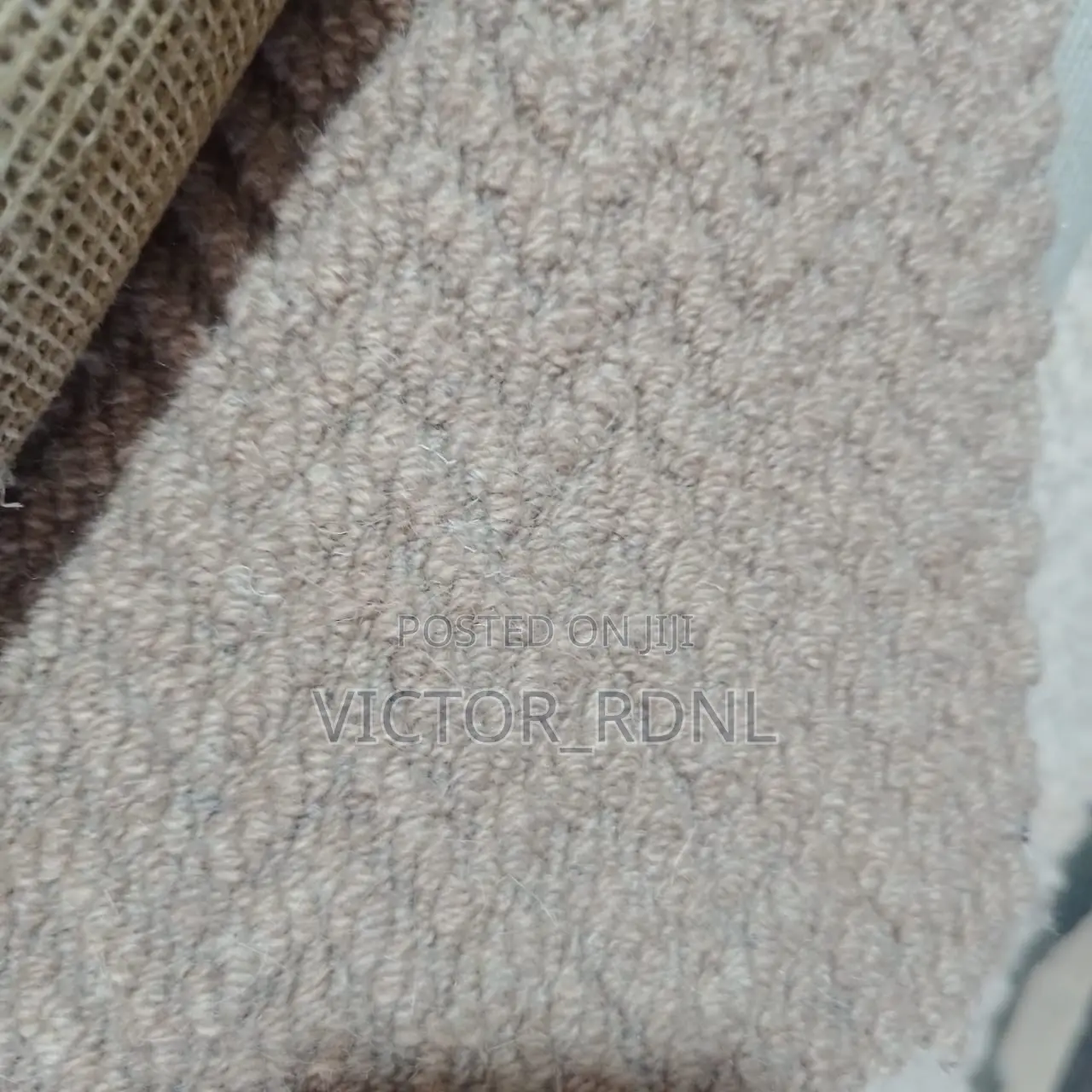 Luxurious Foreign Wall to Wall Rug