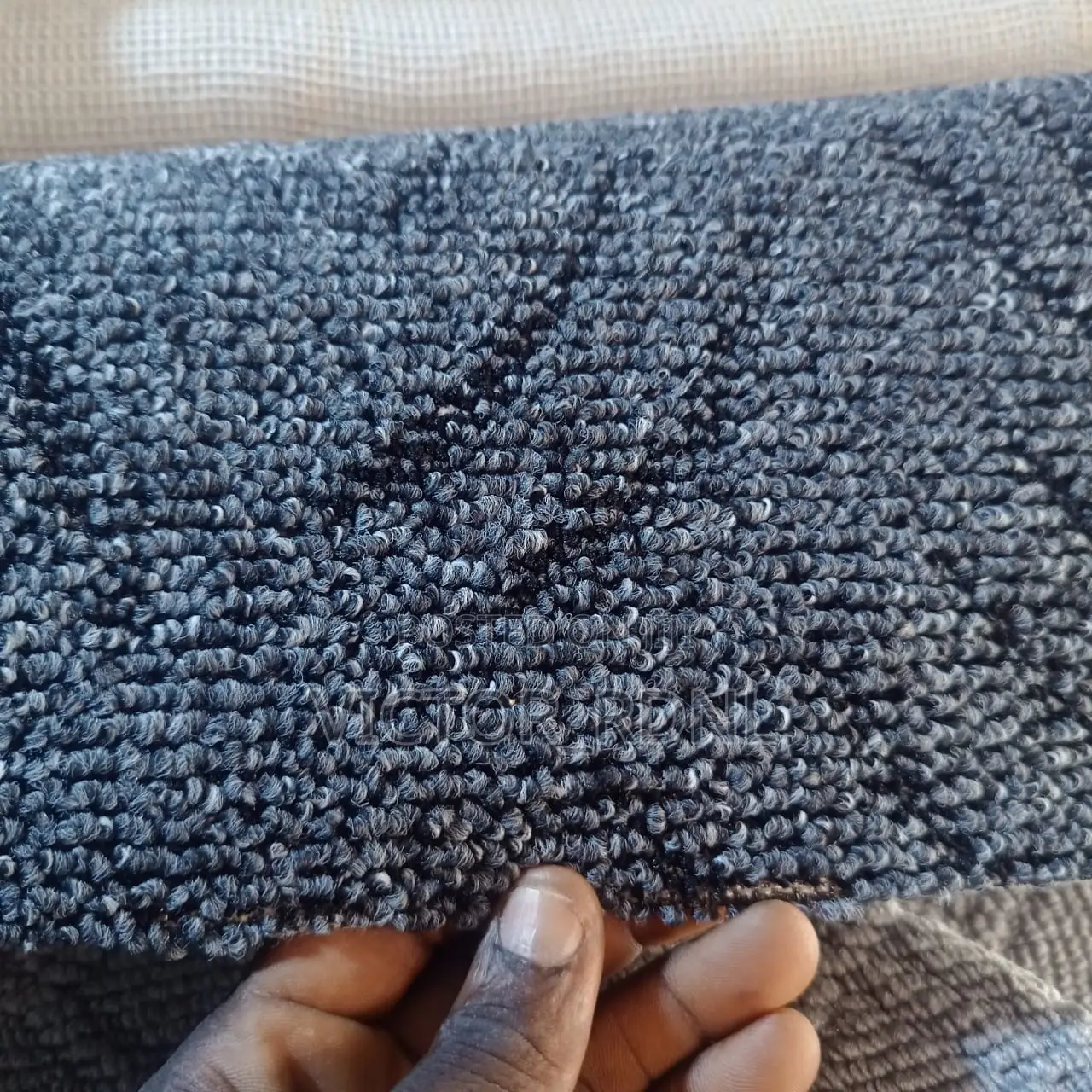 Luxurious Foreign Wall to Wall Rug