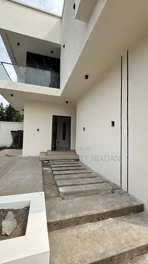 4bdrm Duplex in Kolapo Ishola Gra, Ibadan for sale