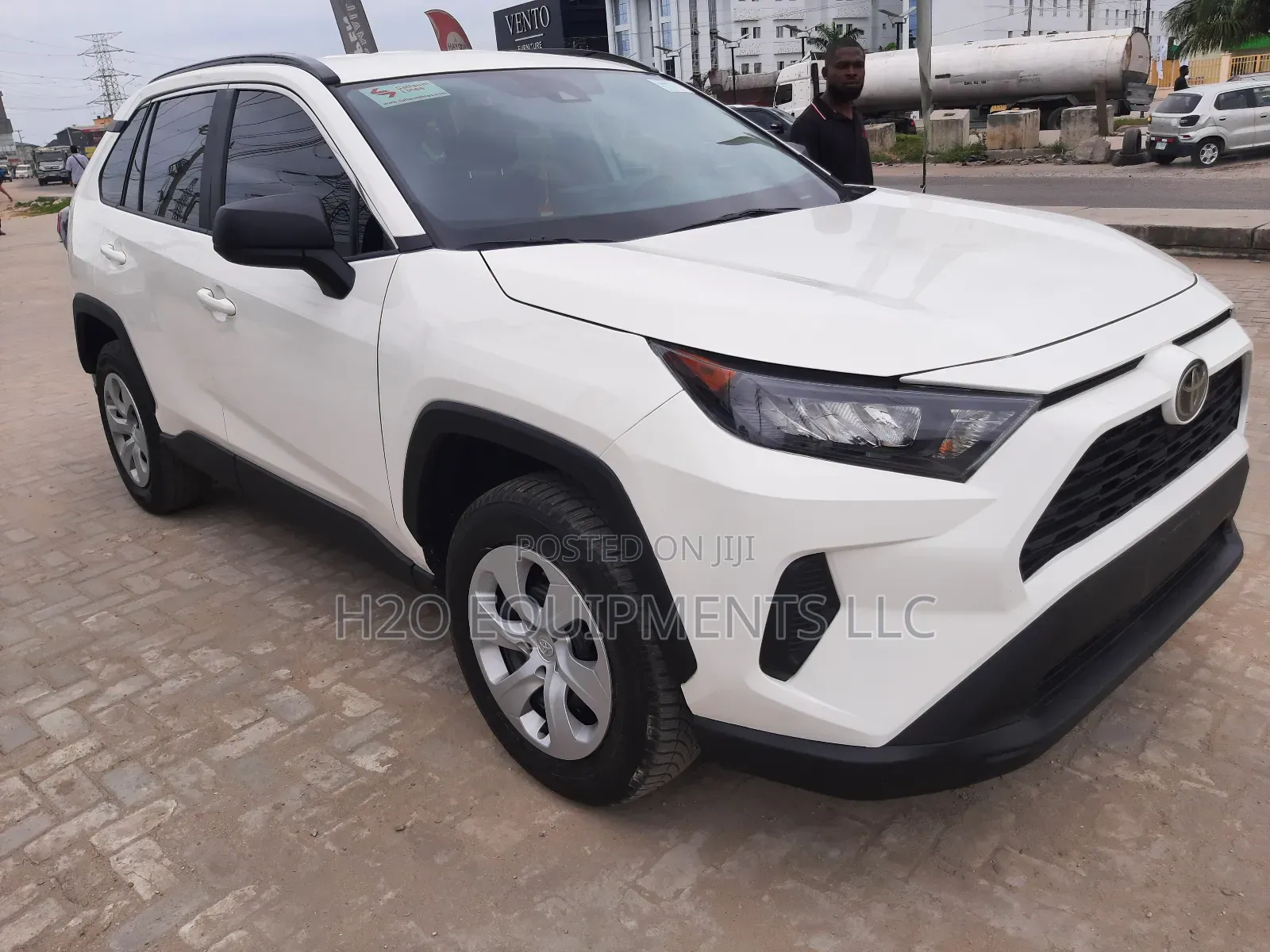 Toyota RAV4 LE 2021 White