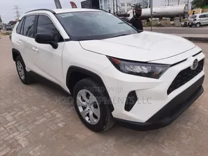 Toyota RAV4 LE 2021 White