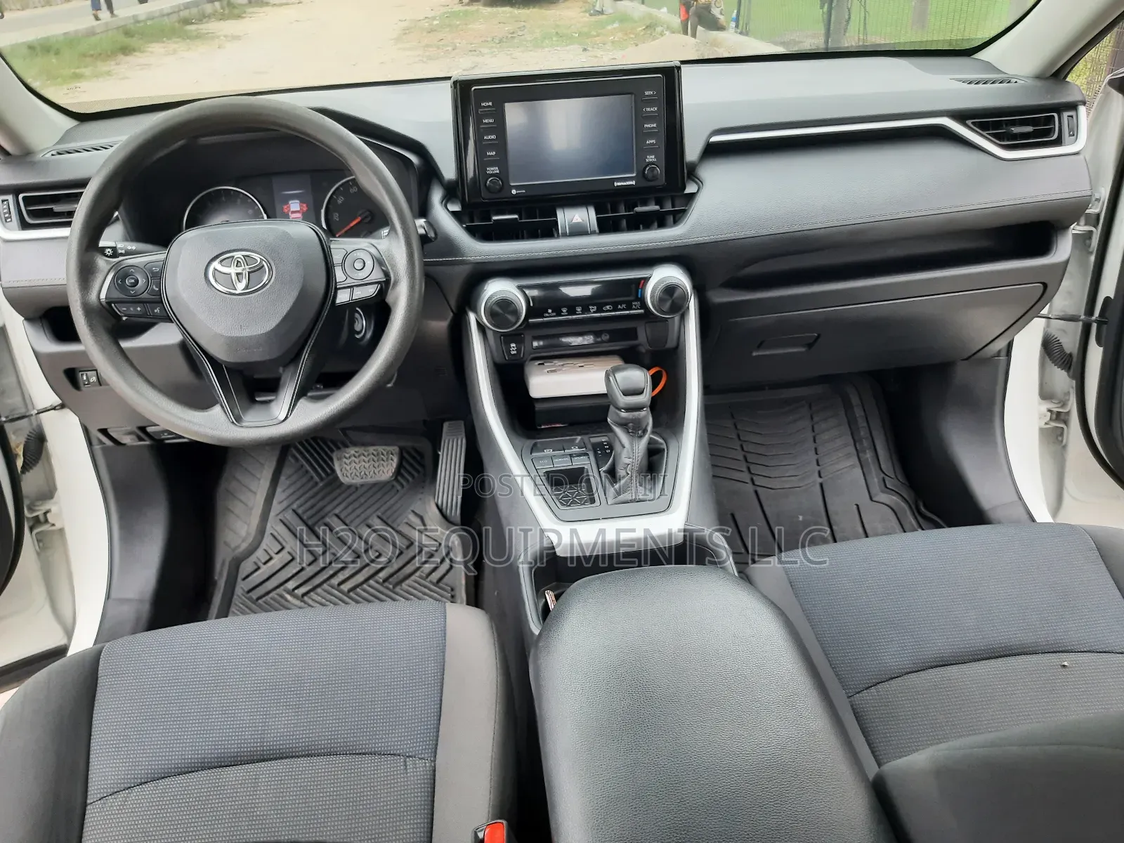 Toyota RAV4 LE 2021 White