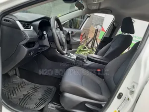 Toyota RAV4 LE 2021 White