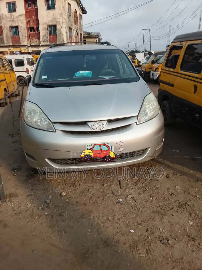 Toyota Sienna 2005 Gold in Ojo - Cars, Yemmy Odunayo | Jiji.ng