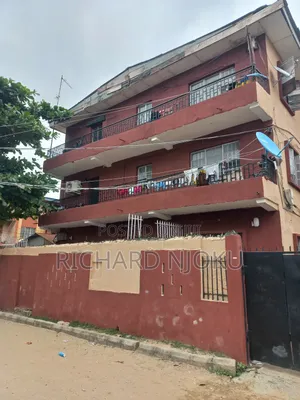 3bdrm Block of Flats in Amuwo-Odofin for sale