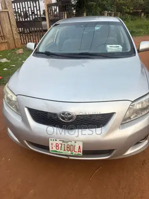 Toyota Corolla LE 4dr Sedan (1.8L 4cyl 4A) 2010 Silver