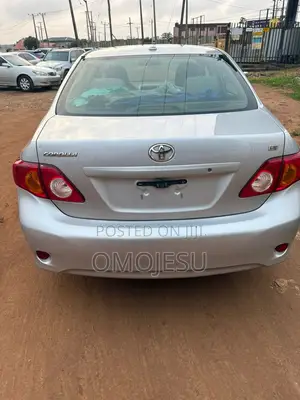 Toyota Corolla LE 4dr Sedan (1.8L 4cyl 4A) 2010 Silver