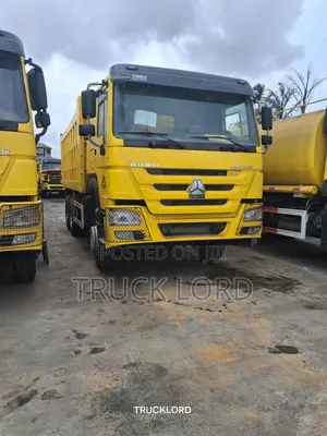 2015 Dump Trucks