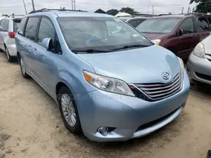 Toyota Sienna 2015 Blue