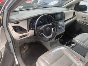 Toyota Sienna 2015 Blue