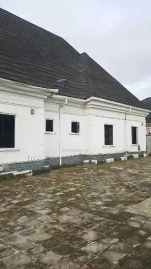 5bdrm Bungalow in Benin City for sale
