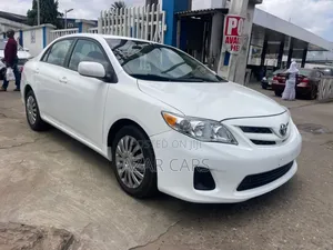Toyota Corolla LE 4dr Sedan (1.8L 4cyl 4A) 2012 White
