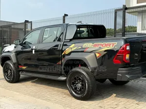 New Toyota Hilux 2025 Black