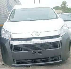 Toyota HiAce 2021 White