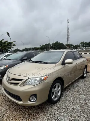 Toyota Corolla LE 4dr Sedan (1.8L 4cyl 4A) 2013 Gold