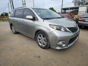 Toyota Sienna LE 7 Passenger Mobility 2011 Gray
