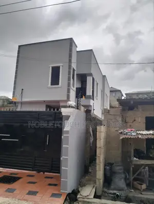 3bdrm Duplex in Off Royal Estate for sale