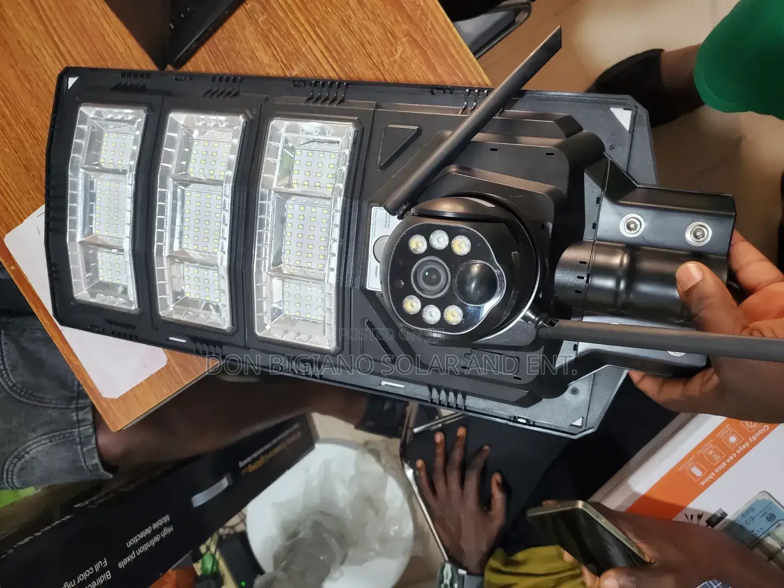 Ai Solar Camera+Lightning 2 in 1