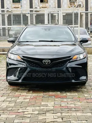 Toyota Camry SE FWD (2.5L 4cyl 8AM) 2018 Black