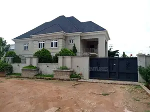 4bdrm Duplex in Jos for sale