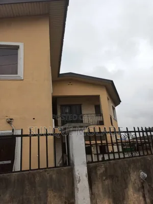 3bdrm Block of Flats in Surulere for sale