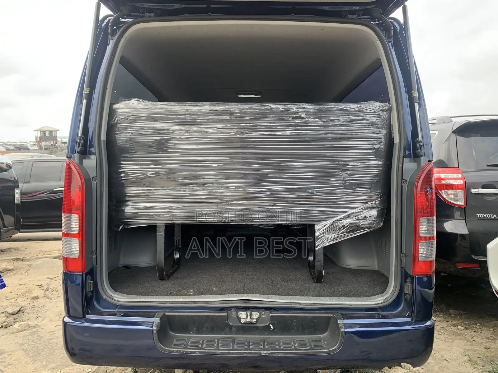 Toyota HiAce 2009 Blue
