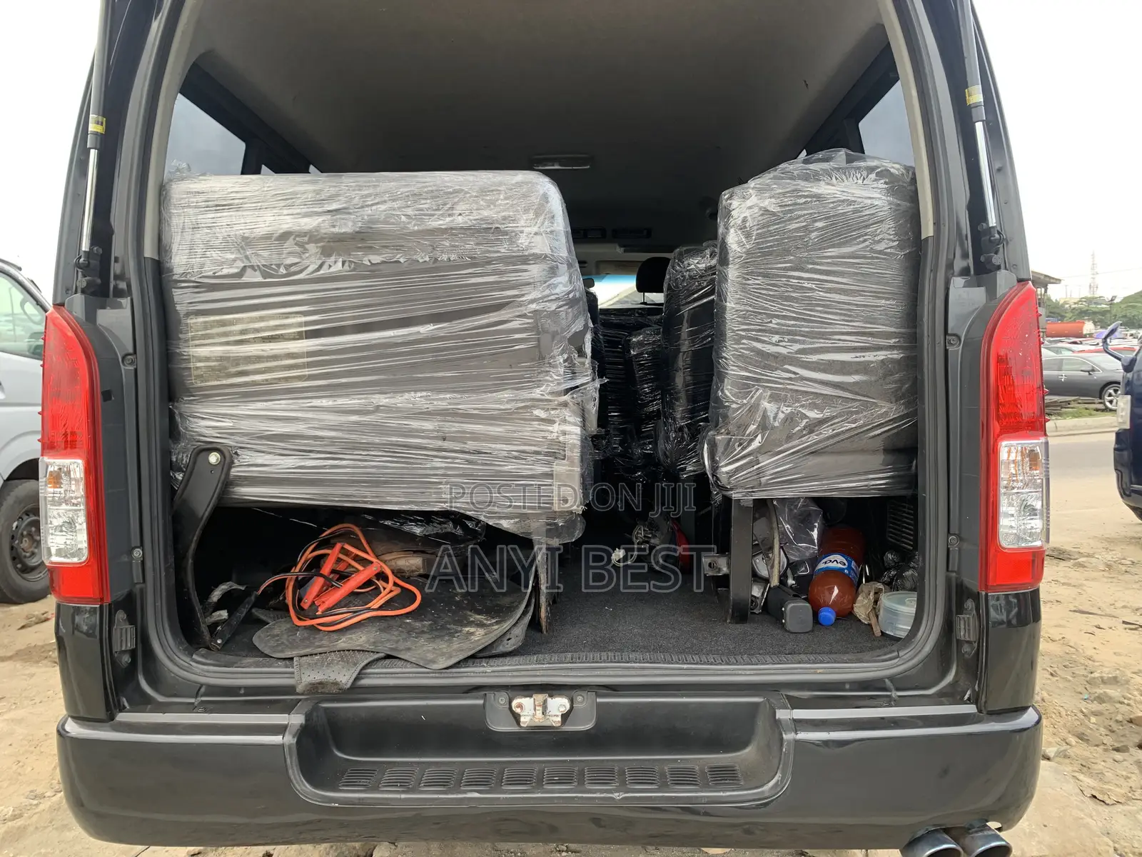 Toyota HiAce 2014 Black
